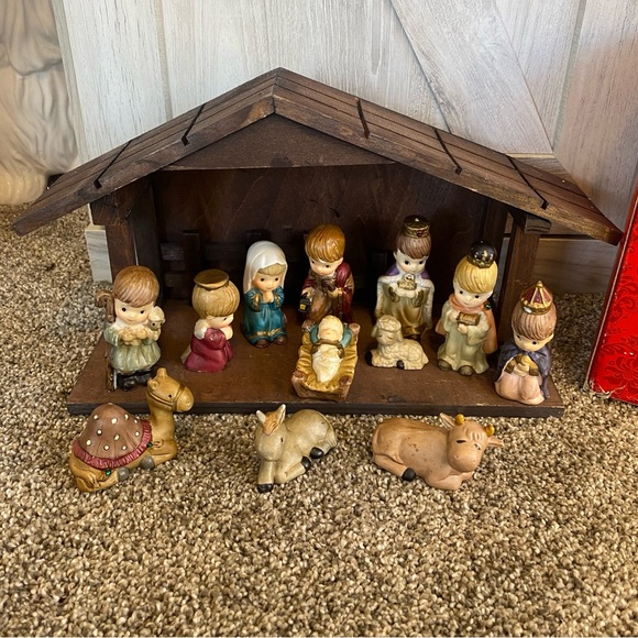 1970s Trimmings Etc Porcelain religious thirteen piece Christmas nativity - Picture 3 of 14